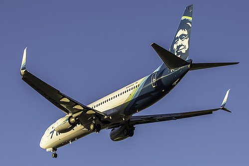 Alaska Airlines Boeing 737-800 N586AS at Seattle Tacoma International Airport (KSEA/SEA)