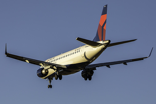 Compass Airlines Embraer ERJ-175 N620CZ at Seattle Tacoma International Airport (KSEA/SEA)