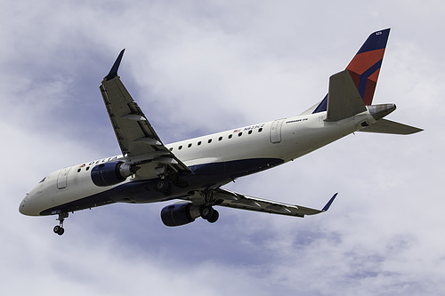 Compass Airlines Embraer ERJ-175 N623CZ at Seattle Tacoma International Airport (KSEA/SEA)