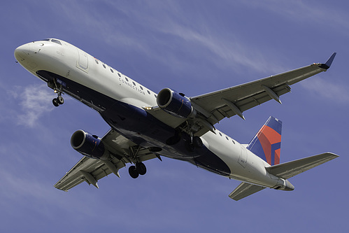 Compass Airlines Embraer ERJ-175 N632CZ at Seattle Tacoma International Airport (KSEA/SEA)