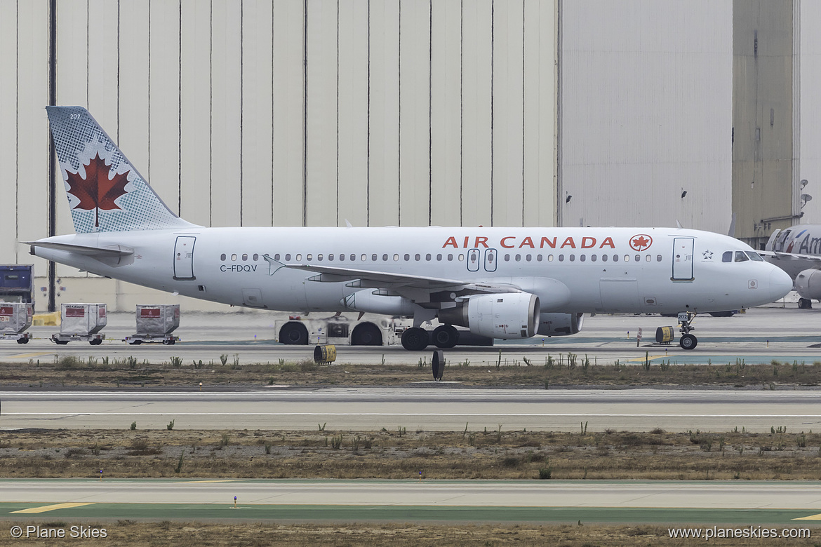 Air Canada Airbus A320-200 C-FDQV at Los Angeles International Airport (KLAX/LAX)