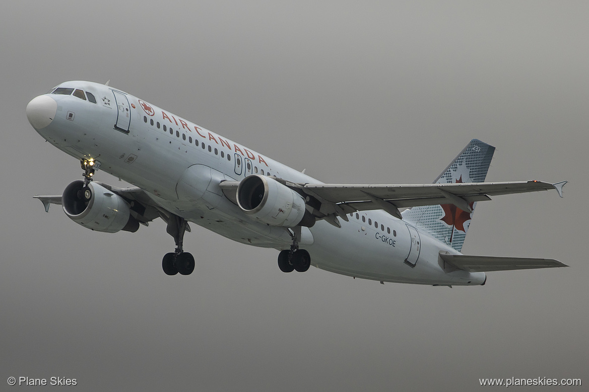 Air Canada Airbus A320-200 C-GKOE at Los Angeles International Airport (KLAX/LAX)