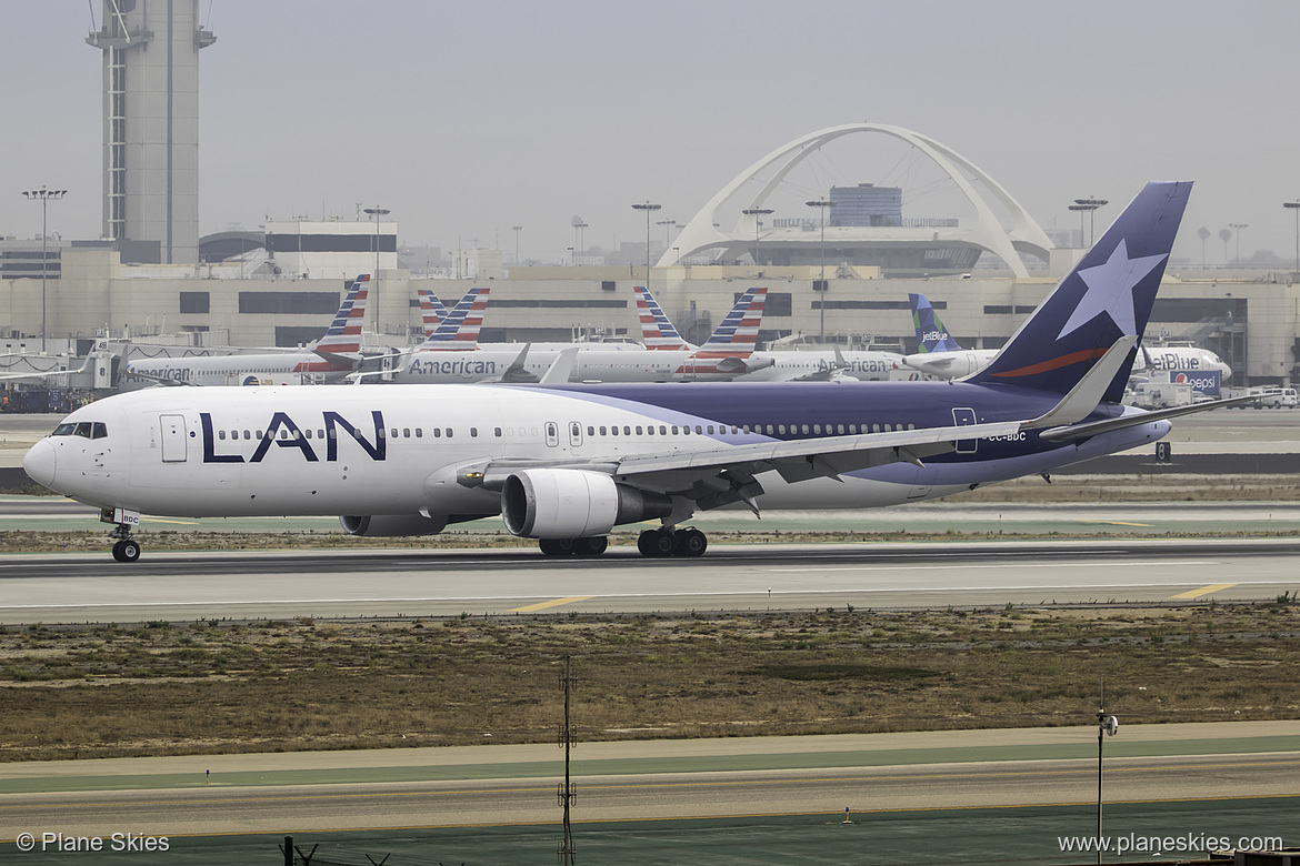 LATAM Chile Boeing 767-300ER CC-BDC at Los Angeles International Airport (KLAX/LAX)