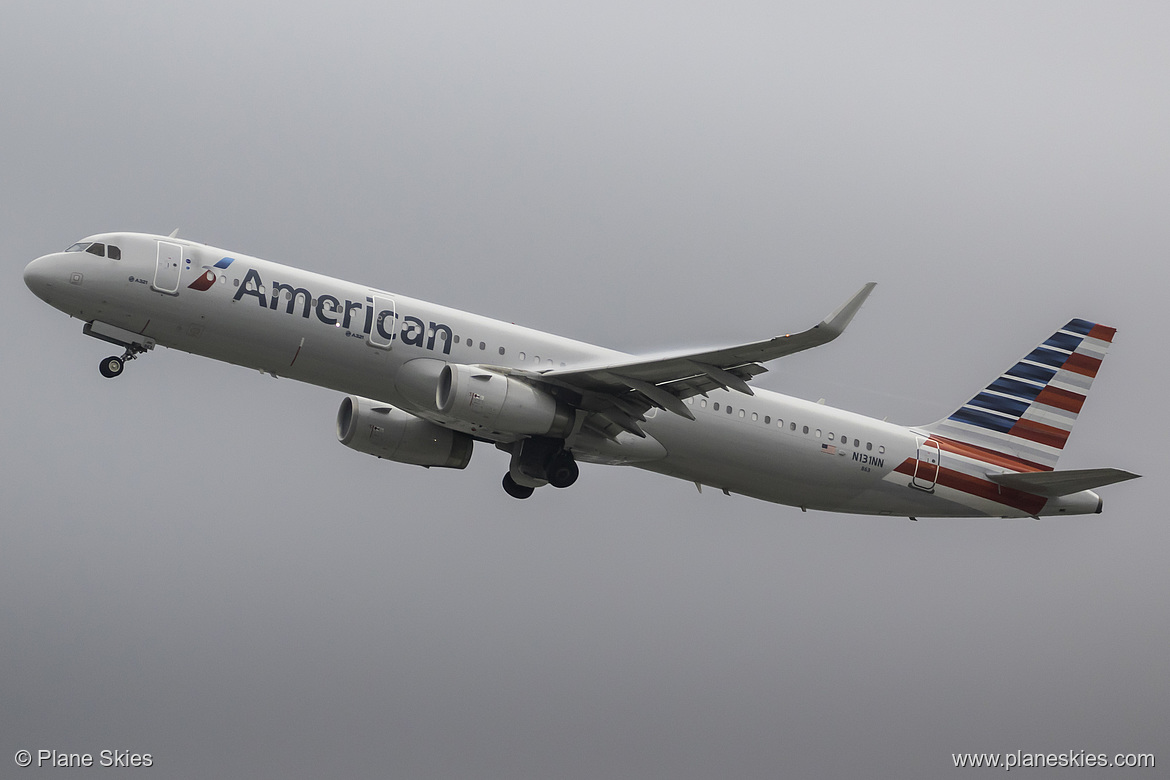 American Airlines Airbus A321-200 N131NN at Los Angeles International Airport (KLAX/LAX)