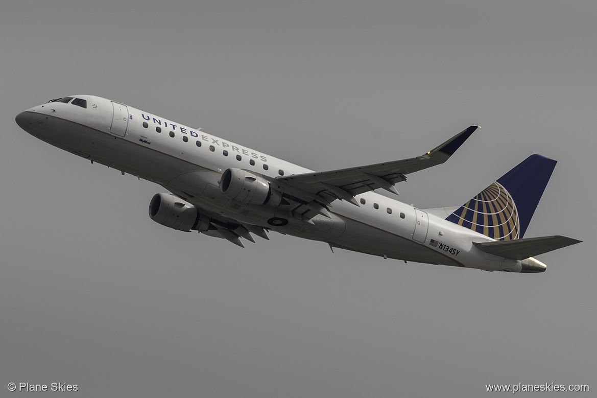 SkyWest Airlines Embraer ERJ-175 N134SY at Los Angeles International Airport (KLAX/LAX)