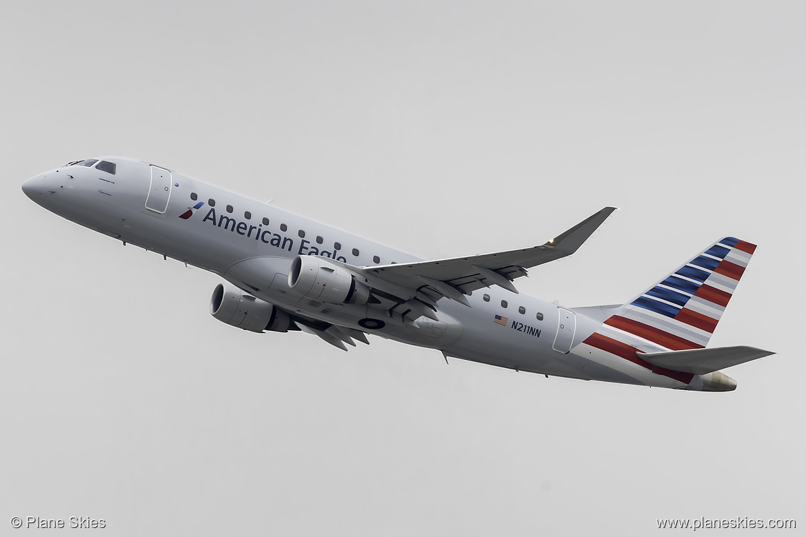 Compass Airlines Embraer ERJ-175 N211NN at Los Angeles International Airport (KLAX/LAX)