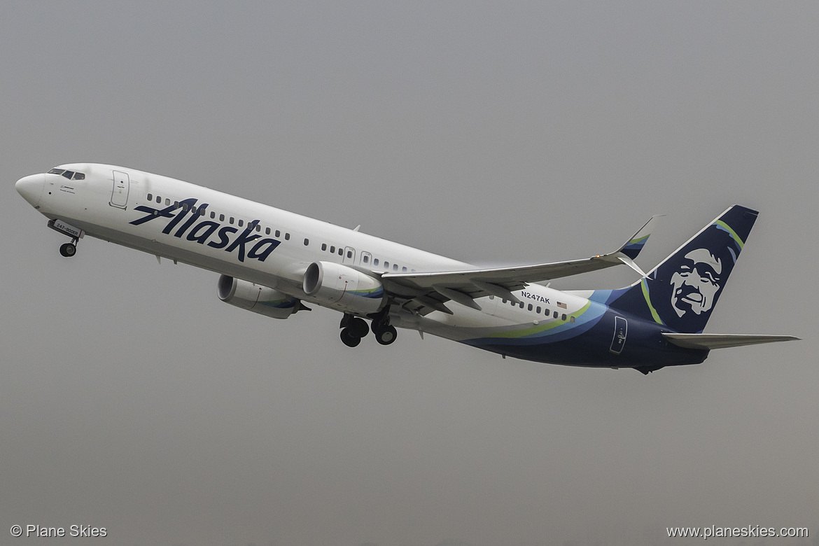 Alaska Airlines Boeing 737-900ER N247AK at Los Angeles International Airport (KLAX/LAX)