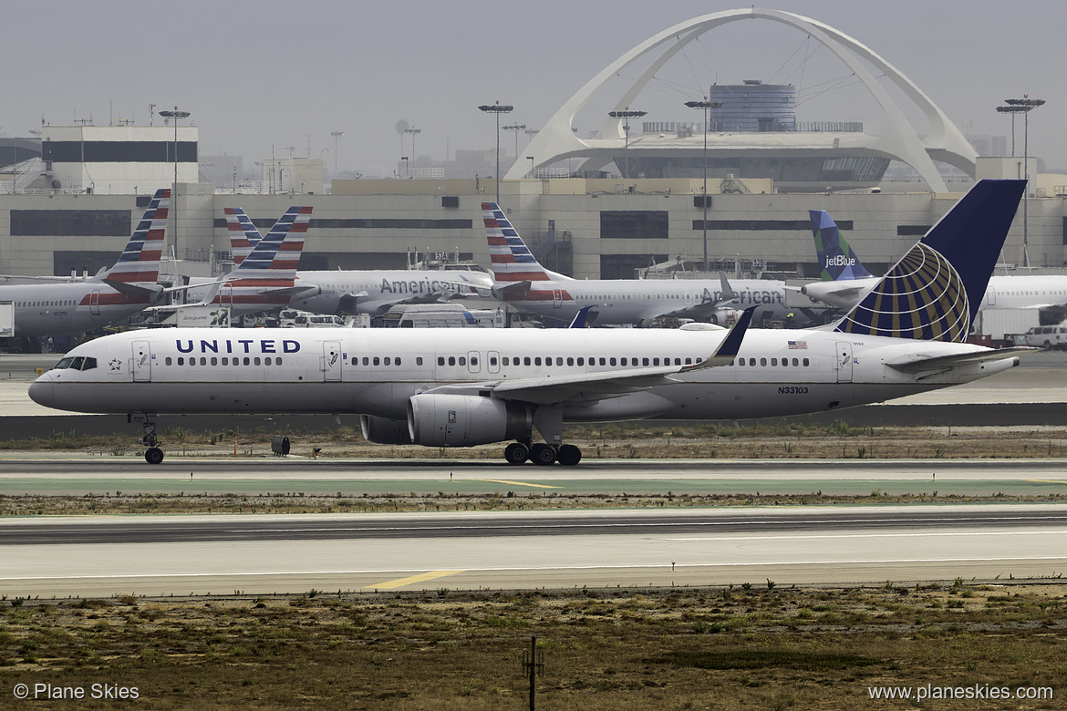 United Airlines Boeing 757-200 N33103 at Los Angeles International Airport (KLAX/LAX) United Airlines Boeing 757-200 N33103 at Los Angeles International Airport (KLAX/LAX)