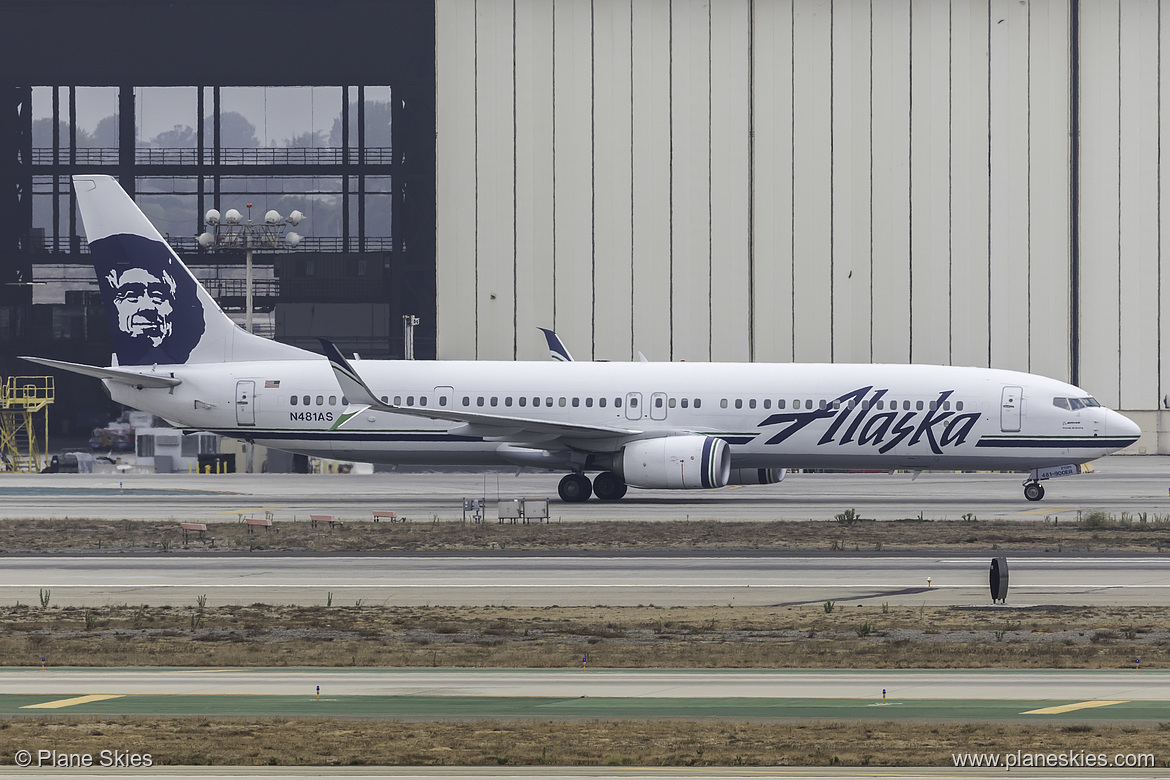 Alaska Airlines Boeing 737-900ER N481AS at Los Angeles International Airport (KLAX/LAX)