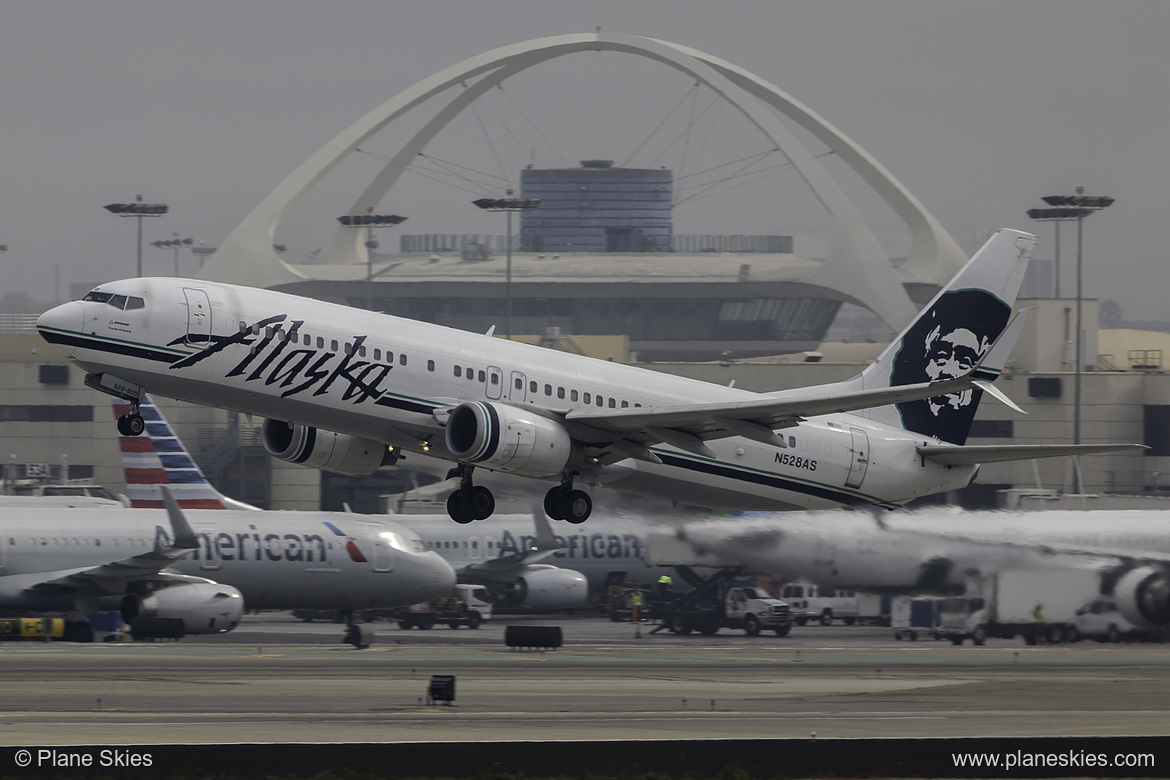 Alaska Airlines Boeing 737-800 N528AS at Los Angeles International Airport (KLAX/LAX)