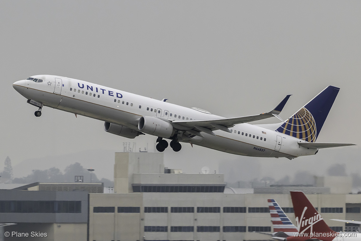 United Airlines Boeing 737-900ER N66837 at Los Angeles International Airport (KLAX/LAX)