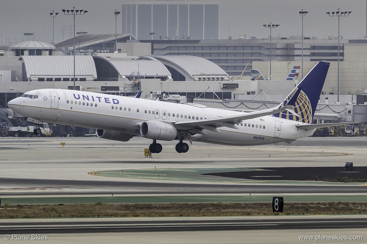 United Airlines Boeing 737-900ER N67812 at Los Angeles International Airport (KLAX/LAX) United Airlines Boeing 737-900ER N67812 at Los Angeles International Airport (KLAX/LAX)