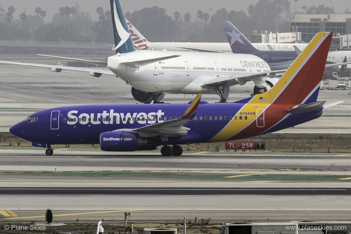 Southwest Airlines Boeing 737-700 N744SW at Los Angeles International Airport (KLAX/LAX)