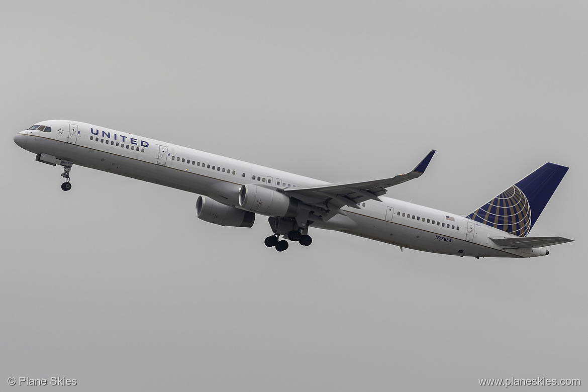 United Airlines Boeing 757-300 N75854 at Los Angeles International Airport (KLAX/LAX) United Airlines Boeing 757-300 N75854 at Los Angeles International Airport (KLAX/LAX)