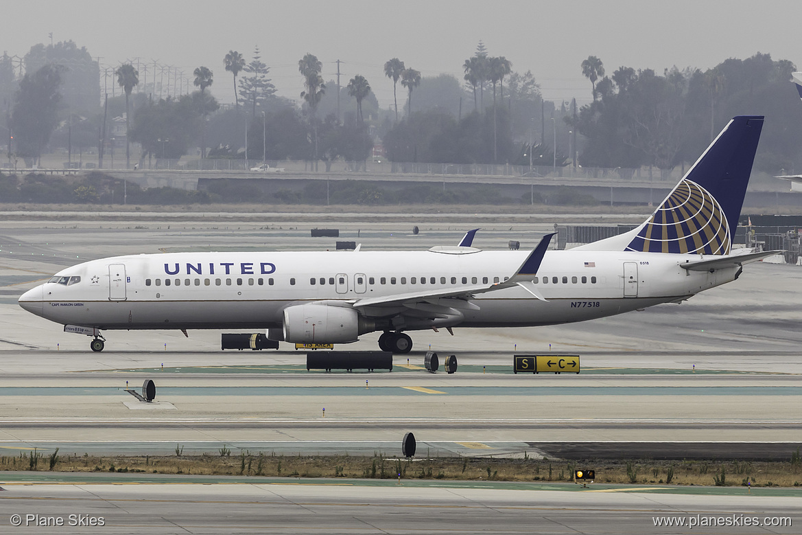 United Airlines Boeing 737-800 N77518 at Los Angeles International Airport (KLAX/LAX)