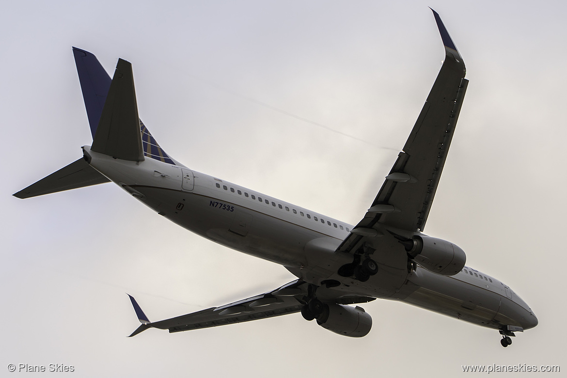 United Airlines Boeing 737-800 N77535 at Los Angeles International Airport (KLAX/LAX)