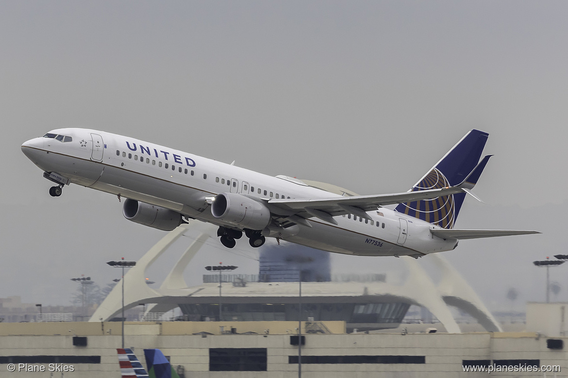 United Airlines Boeing 737-800 N77536 at Los Angeles International Airport (KLAX/LAX)