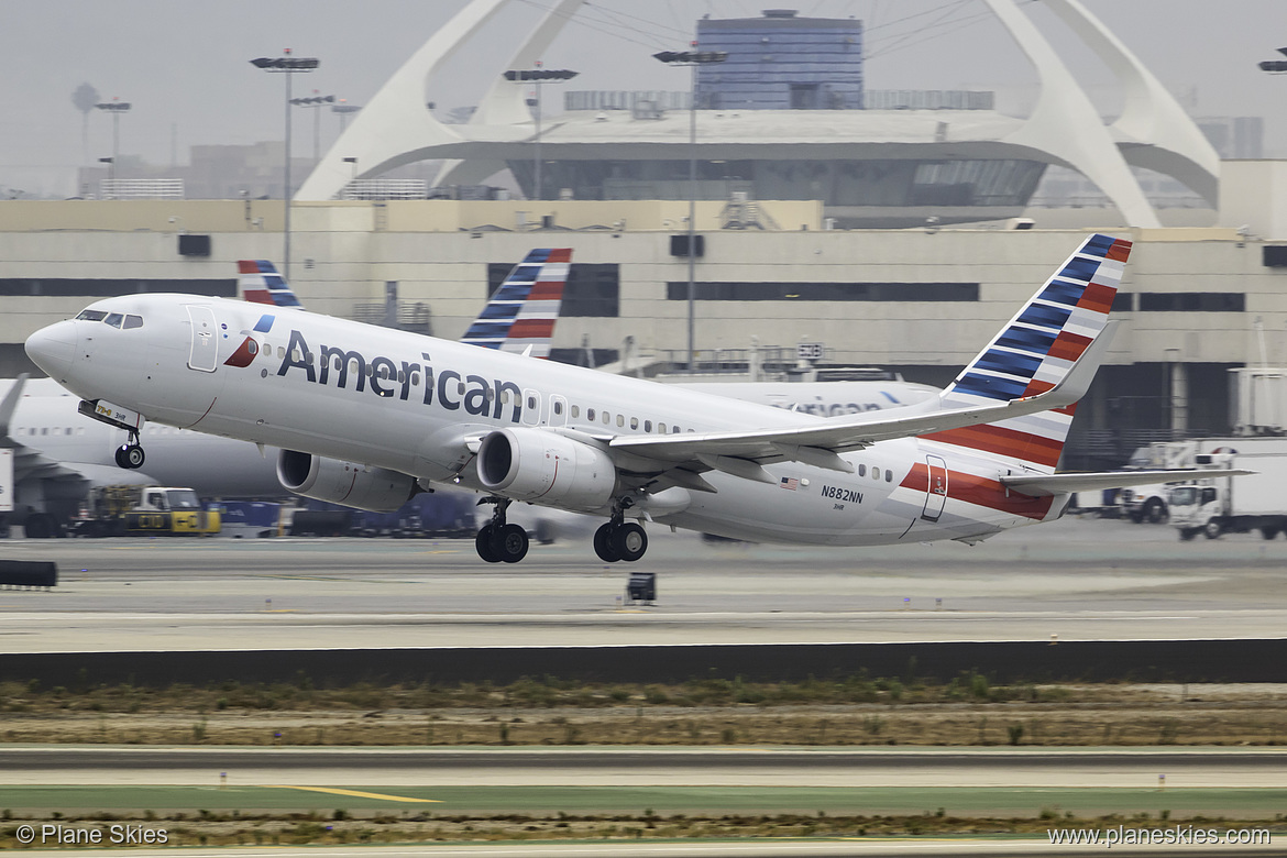 American Airlines Boeing 737-800 N882NN at Los Angeles International Airport (KLAX/LAX) American Airlines Boeing 737-800 N882NN at Los Angeles International Airport (KLAX/LAX)