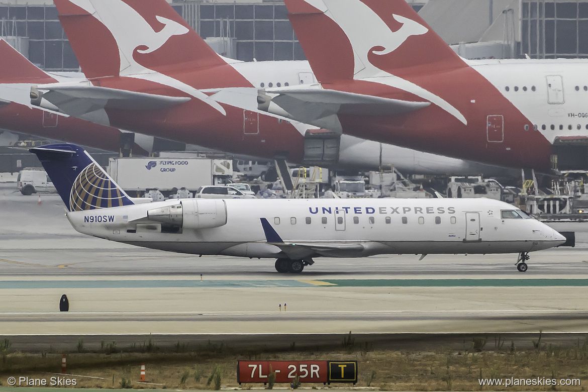 SkyWest Airlines Canadair CRJ-200 N910SW at Los Angeles International Airport (KLAX/LAX)