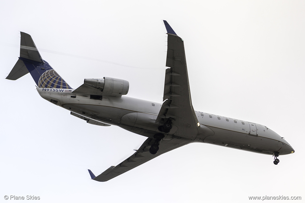 SkyWest Airlines Canadair CRJ-200 N915SW at Los Angeles International Airport (KLAX/LAX)