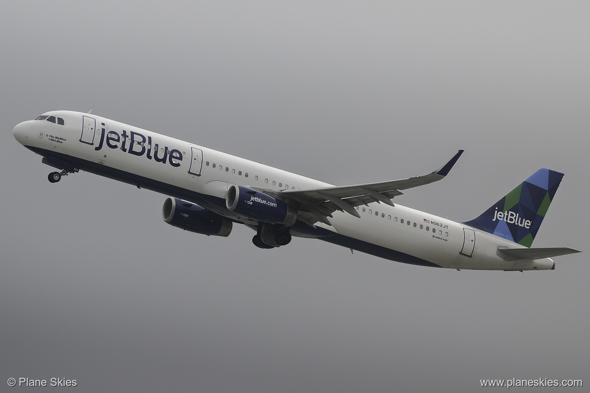 JetBlue Airways Airbus A321-200 N962JT at Los Angeles International Airport (KLAX/LAX) JetBlue Airways Airbus A321-200 N962JT at Los Angeles International Airport (KLAX/LAX)