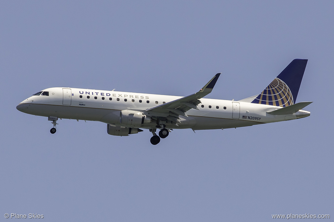 SkyWest Airlines Embraer ERJ-175 N209SY at San Francisco International Airport (KSFO/SFO)