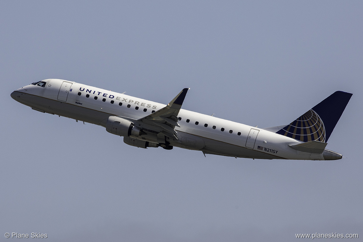 SkyWest Airlines Embraer ERJ-175 N211SY at San Francisco International Airport (KSFO/SFO)