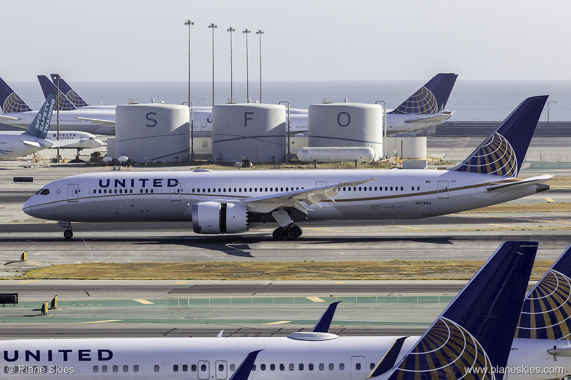 United Airlines Boeing 787-9 N27964 at San Francisco International Airport (KSFO/SFO)