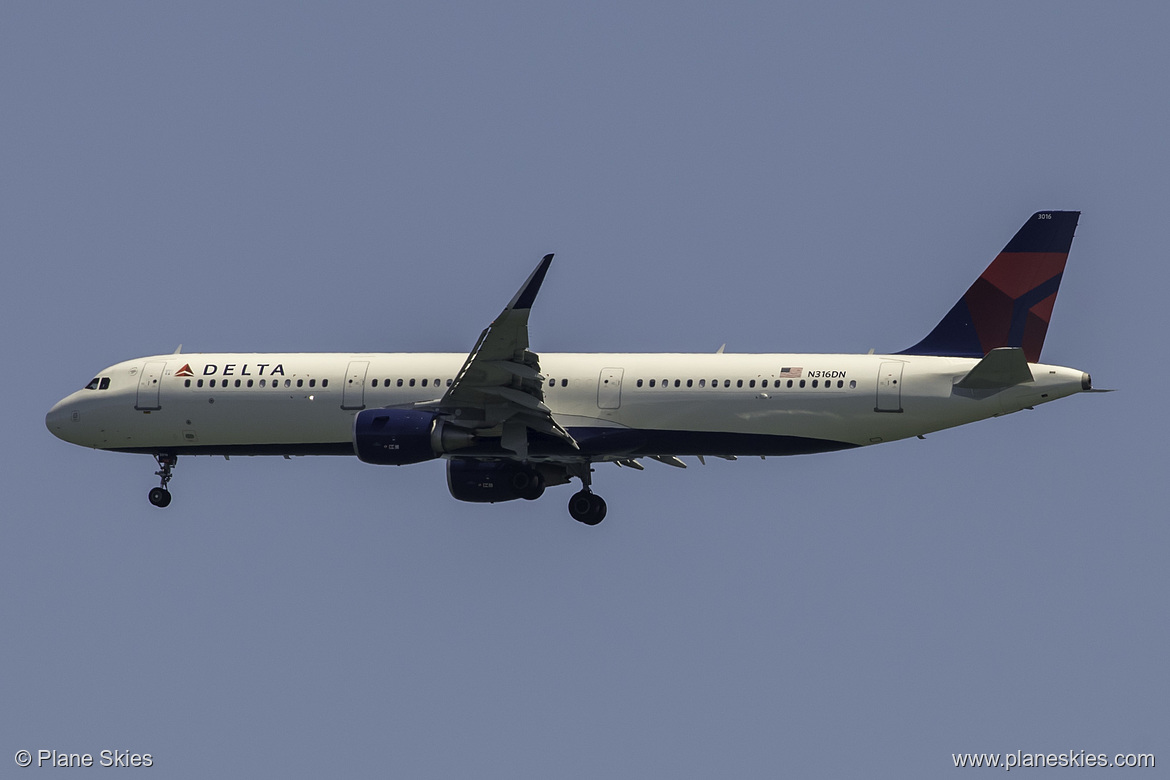 Delta Air Lines Airbus A321-200 N316DN at San Francisco International Airport (KSFO/SFO) Delta Air Lines Airbus A321-200 N316DN at San Francisco International Airport (KSFO/SFO)