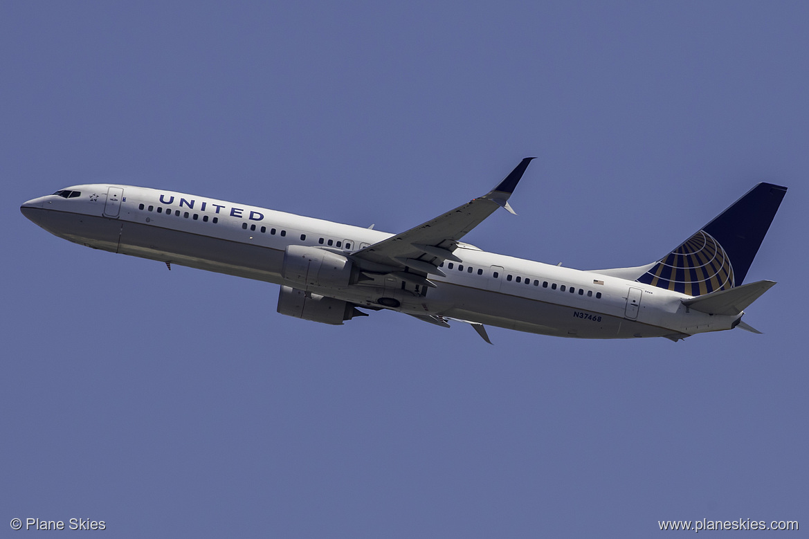 United Airlines Boeing 737-900ER N37468 at San Francisco International Airport (KSFO/SFO)