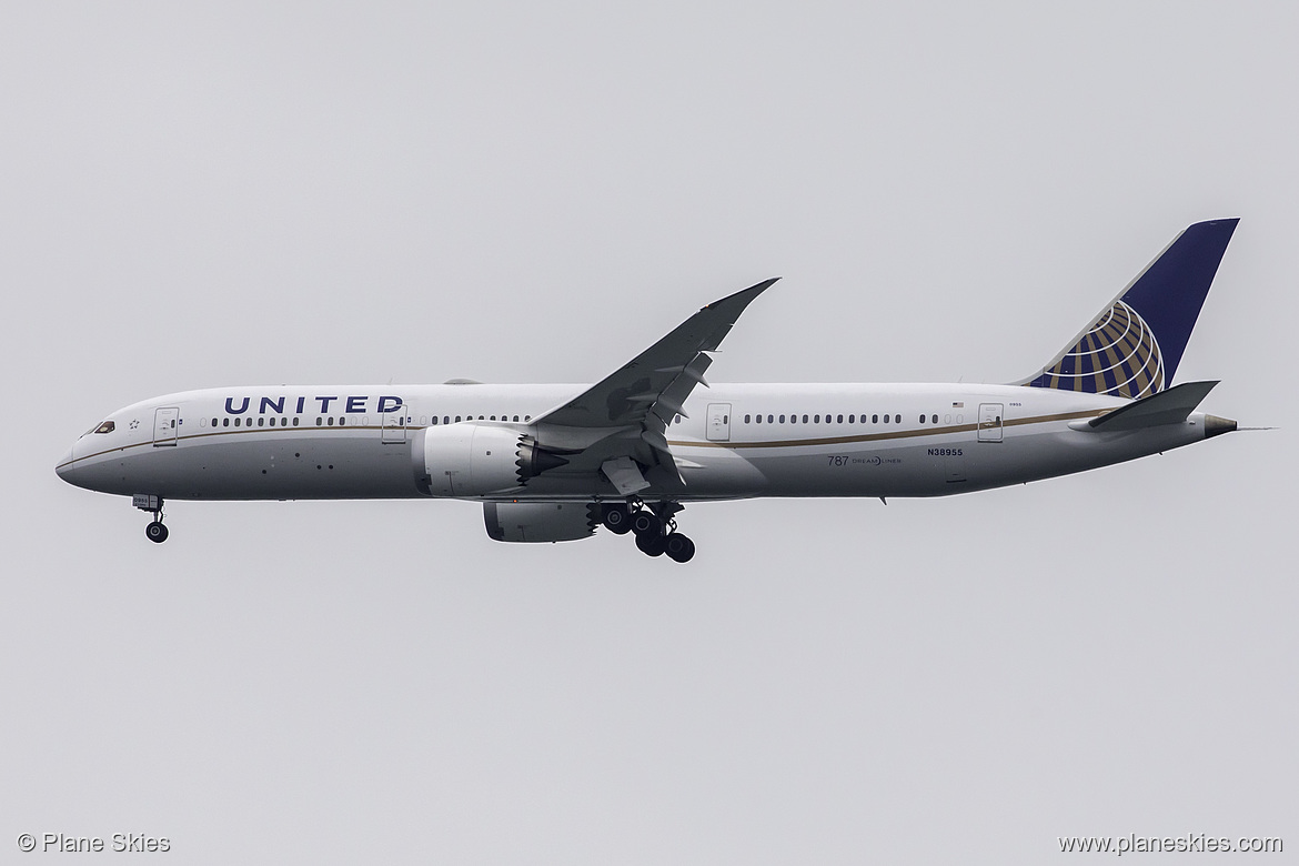 United Airlines Boeing 787-9 N38955 at San Francisco International Airport (KSFO/SFO) United Airlines Boeing 787-9 N38955 at San Francisco International Airport (KSFO/SFO)