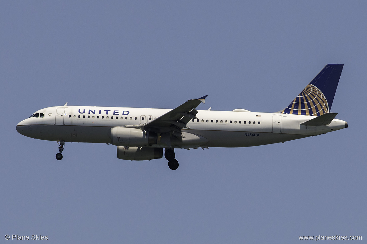 United Airlines Airbus A320-200 N454UA at San Francisco International Airport (KSFO/SFO) United Airlines Airbus A320-200 N454UA at San Francisco International Airport (KSFO/SFO)