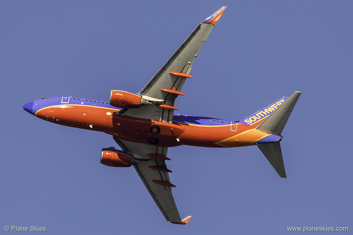 Southwest Airlines Boeing 737-700 N551WN at San Francisco International Airport (KSFO/SFO)