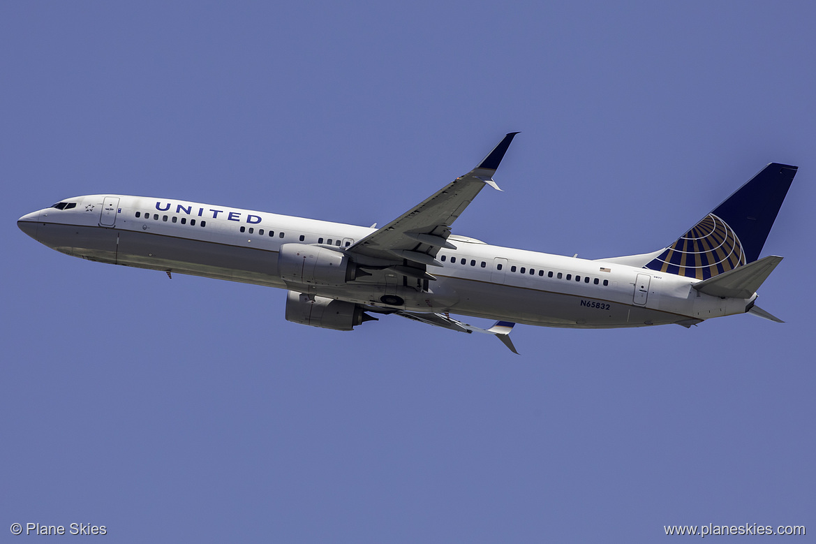 United Airlines Boeing 737-900ER N65832 at San Francisco International Airport (KSFO/SFO)