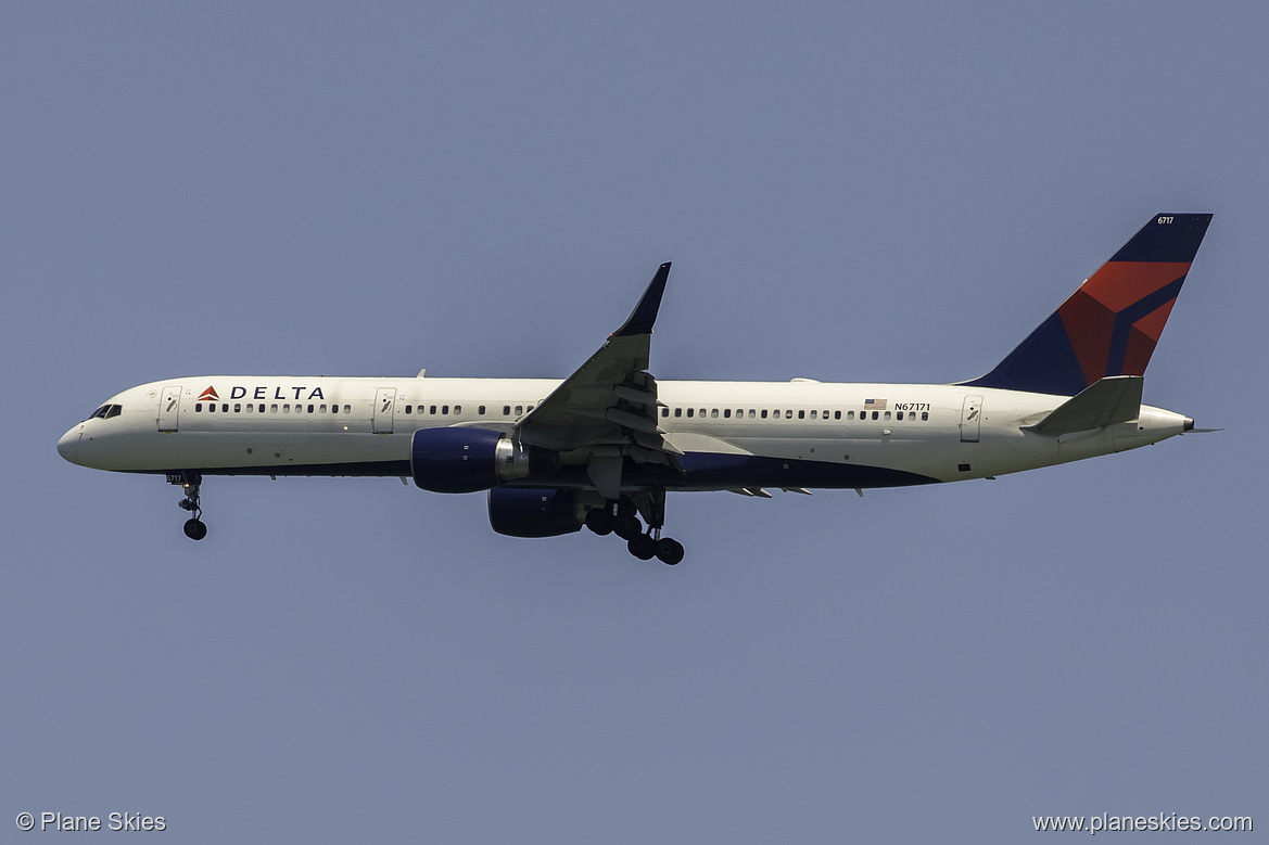 Delta Air Lines Boeing 757-200 N67171 at San Francisco International Airport (KSFO/SFO) Delta Air Lines Boeing 757-200 N67171 at San Francisco International Airport (KSFO/SFO)