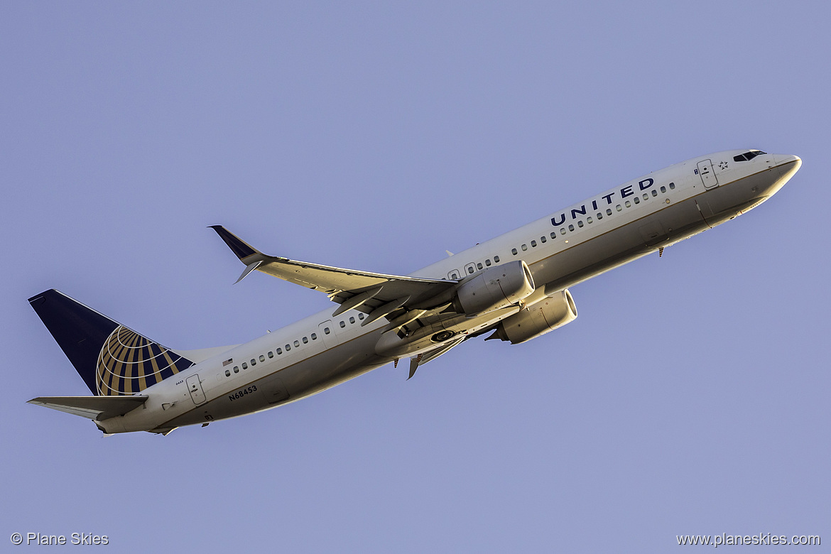 United Airlines Boeing 737-900ER N68453 at San Francisco International Airport (KSFO/SFO)