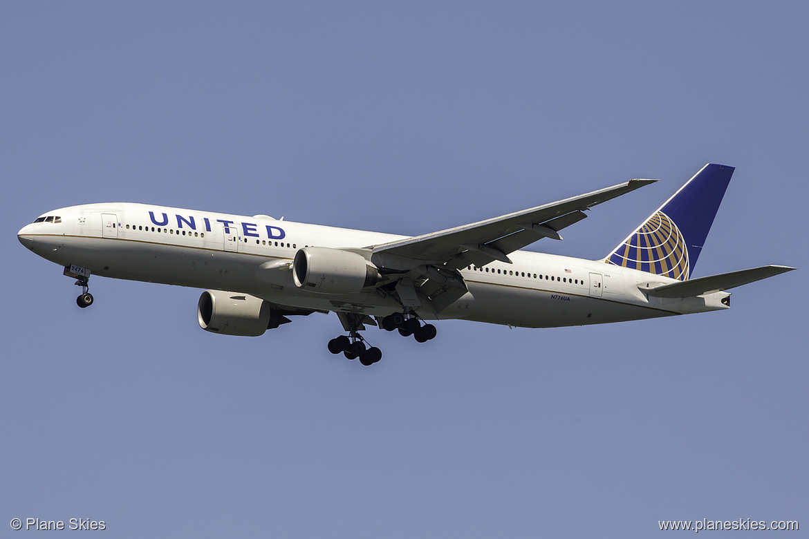 United Airlines Boeing 777-200 N776UA at San Francisco International Airport (KSFO/SFO) United Airlines Boeing 777-200 N776UA at San Francisco International Airport (KSFO/SFO)