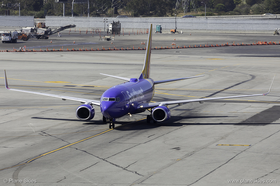 Southwest Airlines Boeing 737-700 N7822A at San Francisco International Airport (KSFO/SFO)