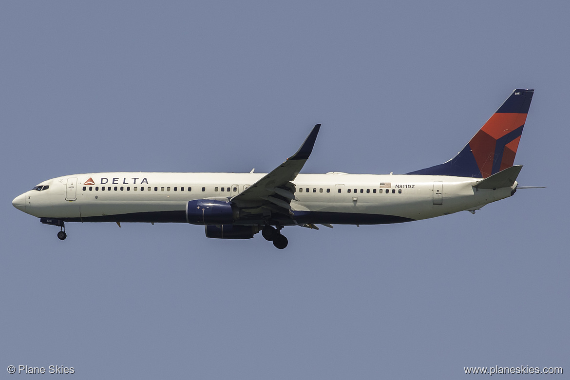 Delta Air Lines Boeing 737-900ER N811DZ at San Francisco International Airport (KSFO/SFO) Delta Air Lines Boeing 737-900ER N811DZ at San Francisco International Airport (KSFO/SFO)