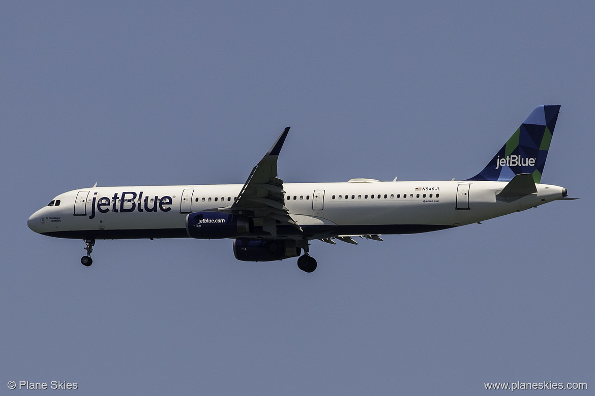 JetBlue Airways Airbus A321-200 N946JL at San Francisco International Airport (KSFO/SFO) JetBlue Airways Airbus A321-200 N946JL at San Francisco International Airport (KSFO/SFO)
