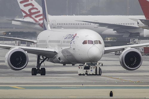 LATAM Chile Boeing 787-9 CC-BGA at Los Angeles International Airport (KLAX/LAX) LATAM Chile Boeing 787-9 CC-BGA at Los Angeles International Airport (KLAX/LAX)