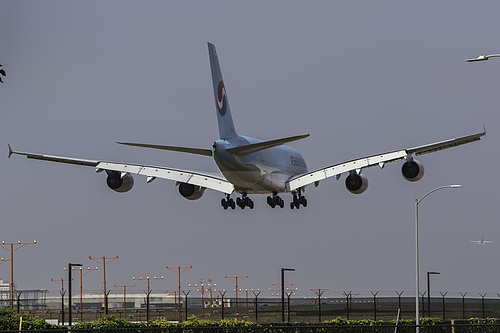 Korean Air Airbus A380-800 HL7613 at Los Angeles International Airport (KLAX/LAX) Korean Air Airbus A380-800 HL7613 at Los Angeles International Airport (KLAX/LAX)