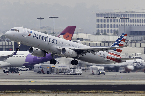 American Airlines Airbus A321-200 N142AN at Los Angeles International Airport (KLAX/LAX)