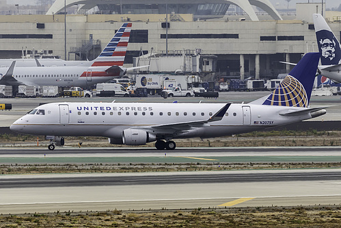 SkyWest Airlines Embraer ERJ-175 N207SY at Los Angeles International Airport (KLAX/LAX)