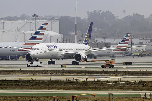 United Airlines Boeing 787-9 N26966 at Los Angeles International Airport (KLAX/LAX) United Airlines Boeing 787-9 N26966 at Los Angeles International Airport (KLAX/LAX)