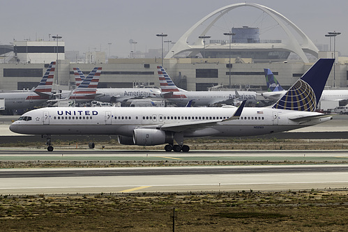 United Airlines Boeing 757-200 N33103 at Los Angeles International Airport (KLAX/LAX) United Airlines Boeing 757-200 N33103 at Los Angeles International Airport (KLAX/LAX)