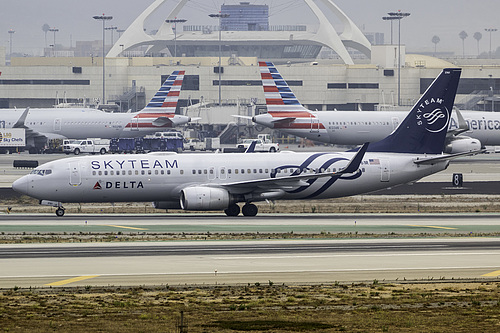 Delta Air Lines Boeing 737-800 N3761R at Los Angeles International Airport (KLAX/LAX)