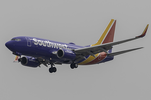 Southwest Airlines Boeing 737-700 N453WN at Los Angeles International Airport (KLAX/LAX)