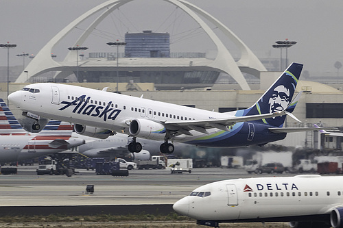 Alaska Airlines Boeing 737-800 N516AS at Los Angeles International Airport (KLAX/LAX)