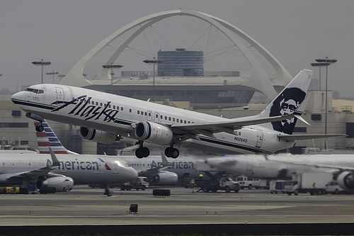 Alaska Airlines Boeing 737-800 N528AS at Los Angeles International Airport (KLAX/LAX)